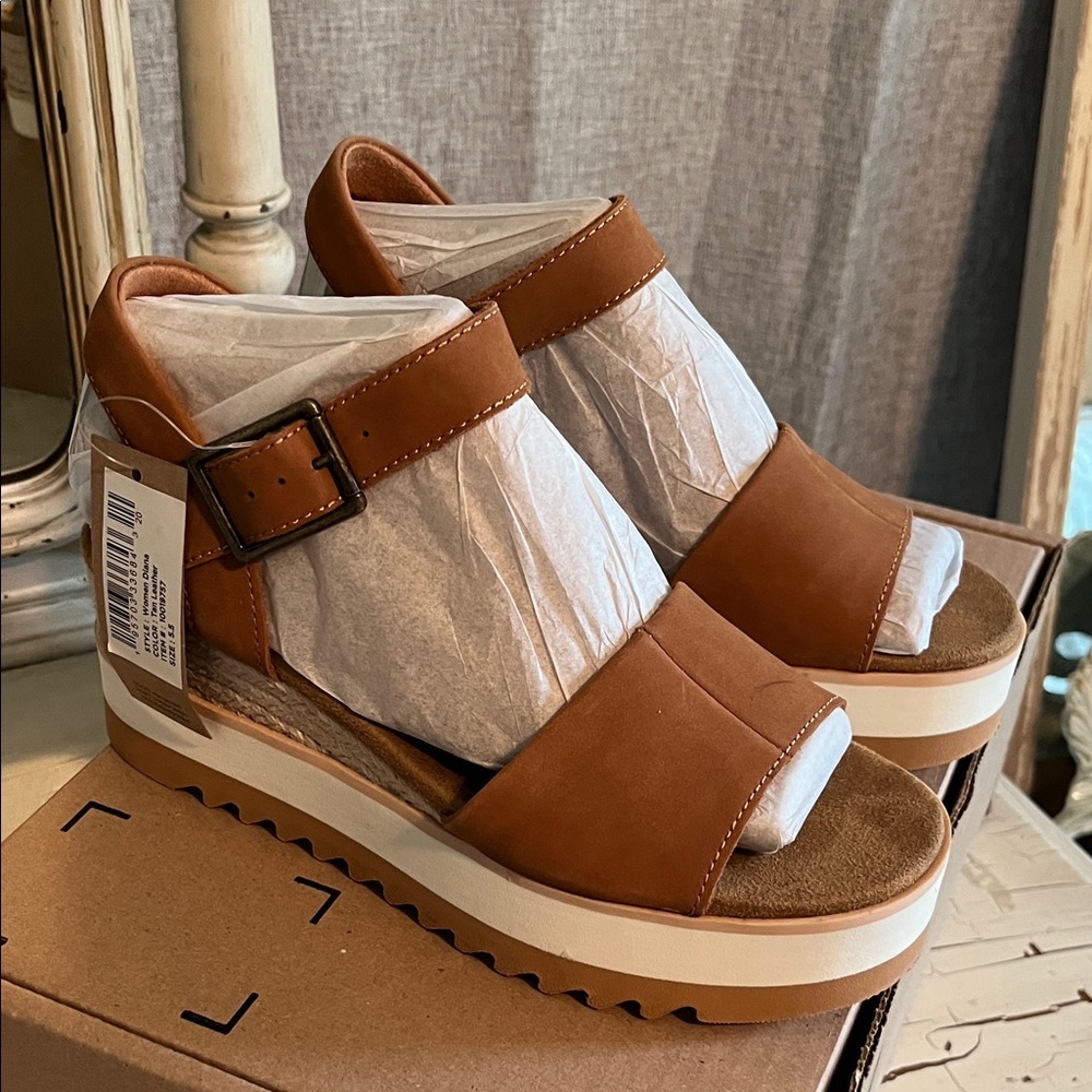 Toms Diana leather wedge sandal Tan NWT and box sz 5.5